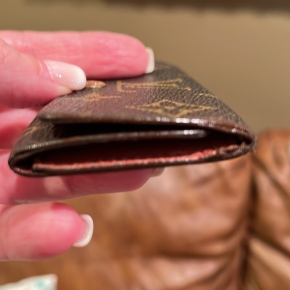 Authentic Louis Vuitton 4 key monogram holder - Picture 8 of 12